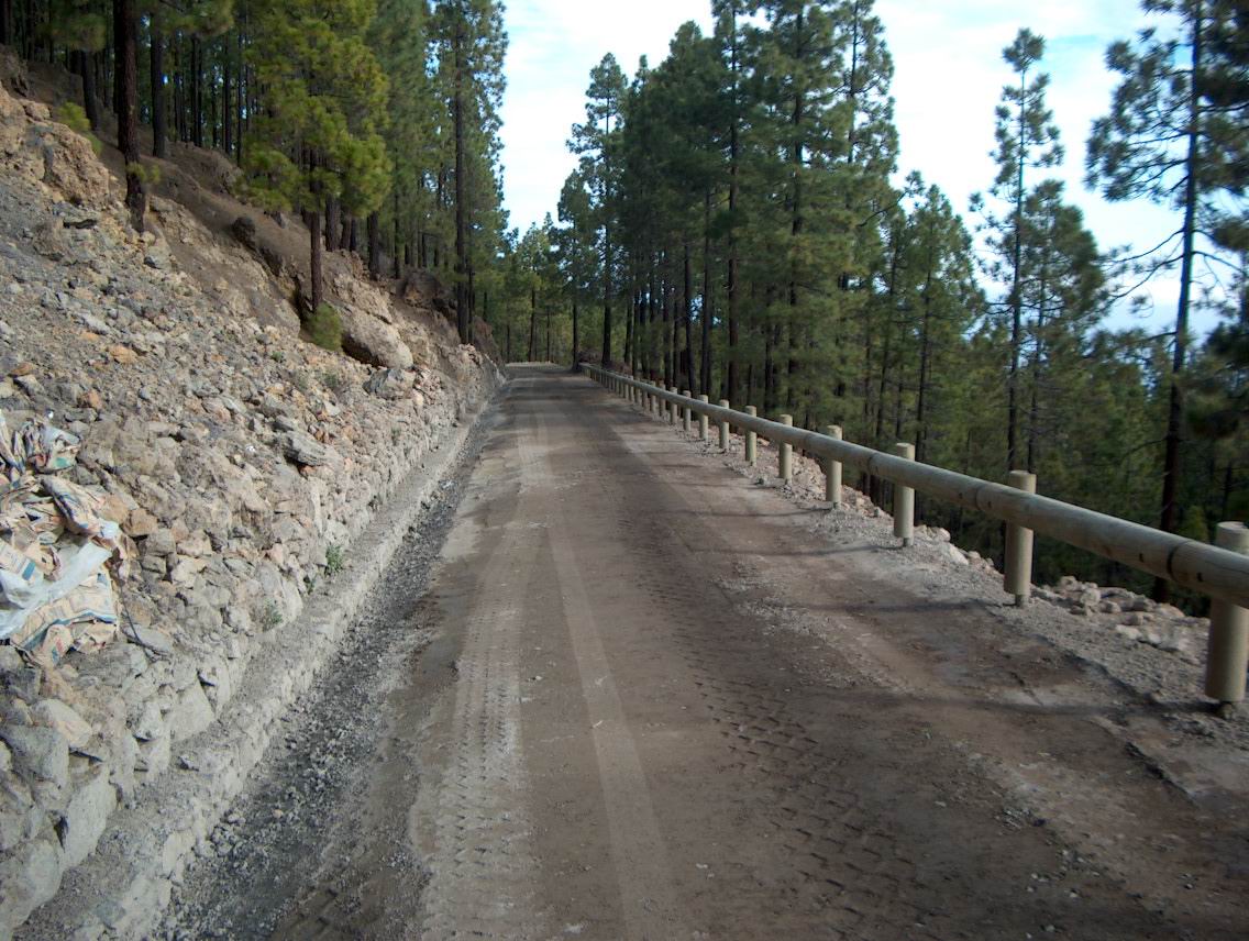 Traffic signs on motor vehicle trails